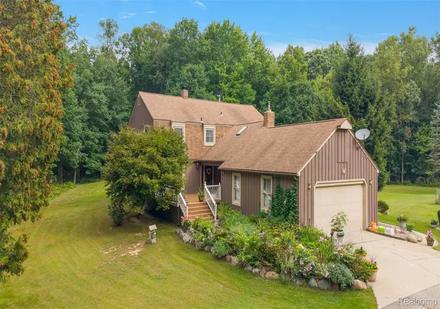 Photo 2 of Single family home for sale at 2201 E Gunn Rd, Rochester, MI 48306 | MLS# 20261075189 | Listing updated on 2026-10-05