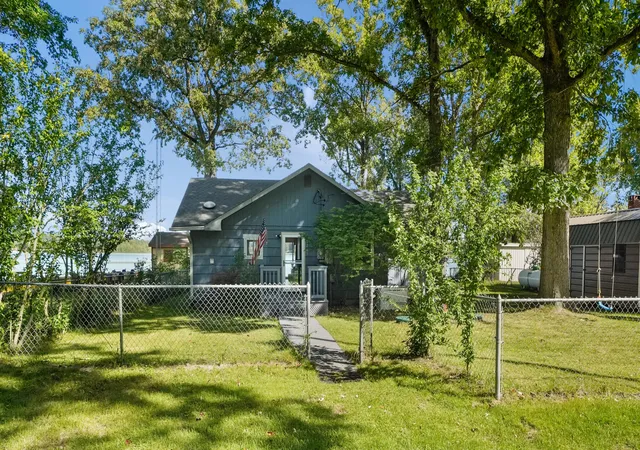 Photo 3 of Single family home for sale at 4245 S Shore Dr, Allegan, MI 49010 | MLS# 65026049552 | Listing updated on 2026-10-07