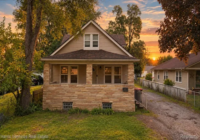 Photo 1 of Single family home for sale at 21344 Seminole St, Southfield, MI 48033 | MLS# 20261075235 | Listing updated on 2026-10-06