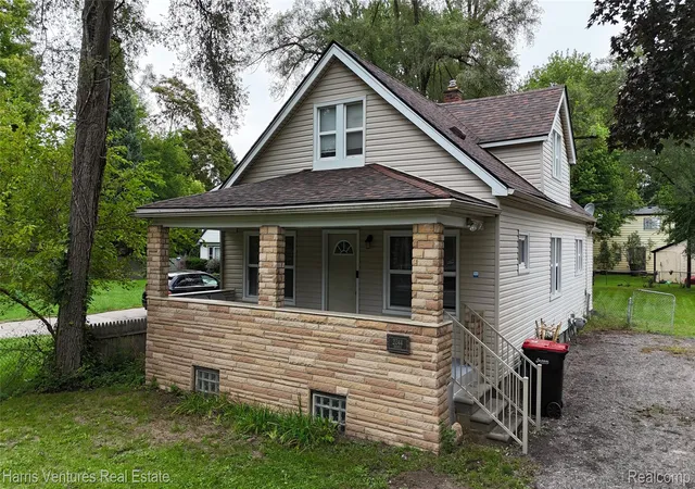Photo 2 of Single family home for sale at 21344 Seminole St, Southfield, MI 48033 | MLS# 20261075235 | Listing updated on 2026-10-06