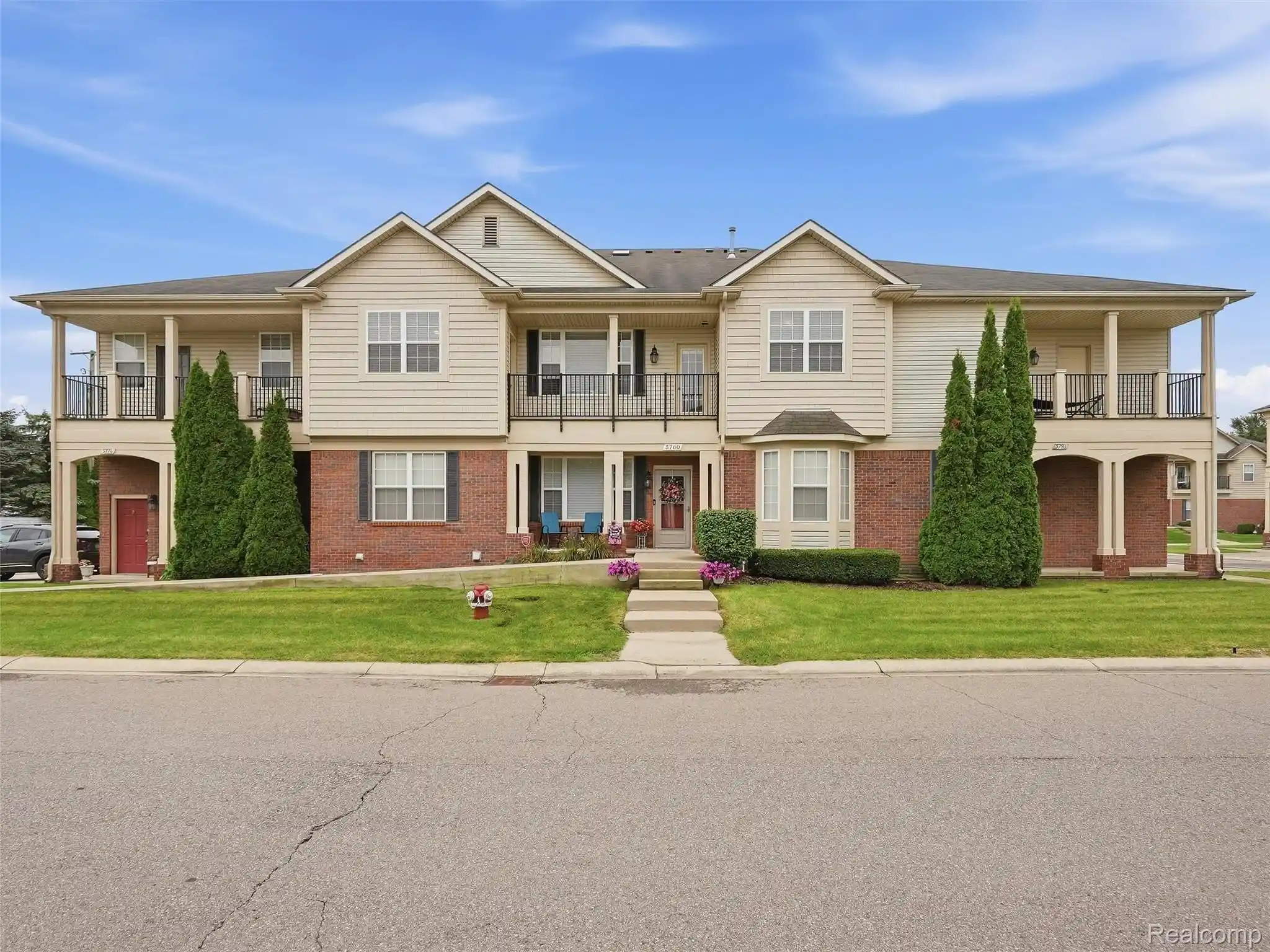 Listing Photo 1 - Condo for sale in 5750 Flagstaff Pines Dr located at 5750 Flagstaff Pines Dr, Shelby Township, MI 48317 - Unit 5750 Flagstaff Pines Dr