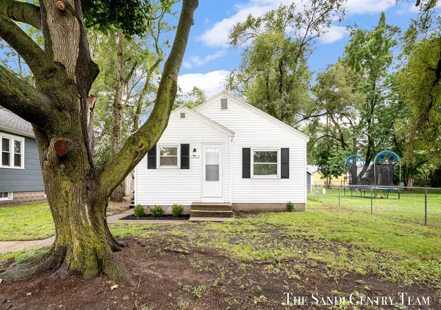 Photo 2 of Single family home for sale at 1265 Catherine Ave, Muskegon, MI 49442 | MLS# 71026049590 | Listing updated on 2026-10-07