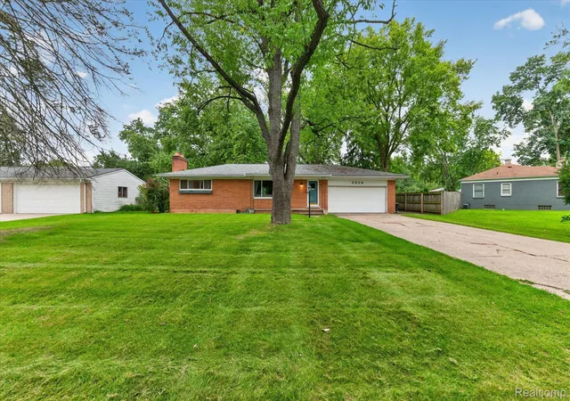 Single family home for sale at 5539 Sunwood Dr, Waterford, MI 48329 | MLS# 20261075259