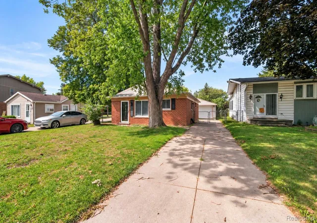 Photo 2 of Single family home for sale at 8031 N Silvery Ln, Dearborn Heights, MI 48127 | MLS# 20261075260 | Listing updated on 2026-10-09