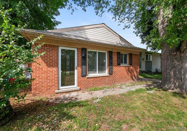 Photo 3 of Single family home for sale at 8031 N Silvery Ln, Dearborn Heights, MI 48127 | MLS# 20261075260 | Listing updated on 2026-10-09