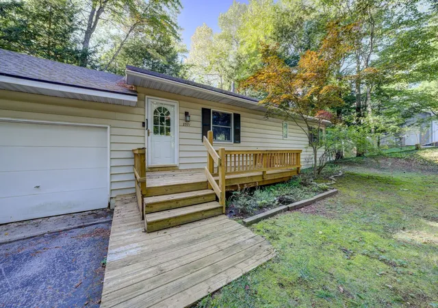 Photo 1 of Single family home for sale at 2571 Twin Bay Dr, Traverse City, MI 49696 | MLS# 78080073643 | Listing updated on 2026-10-07