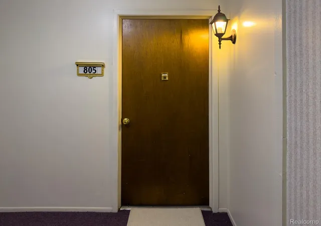 Listing Photo 4 - Condo for sale in building located at 521 E University Dr, Rochester, MI 48307 - Unit #805