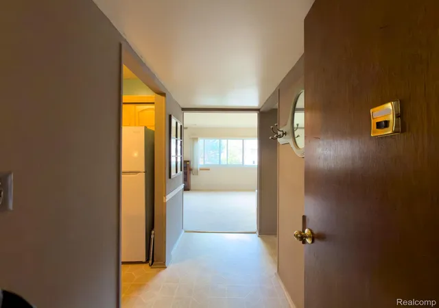 Listing Photo 5 - Condo for sale in building located at 521 E University Dr, Rochester, MI 48307 - Unit #805