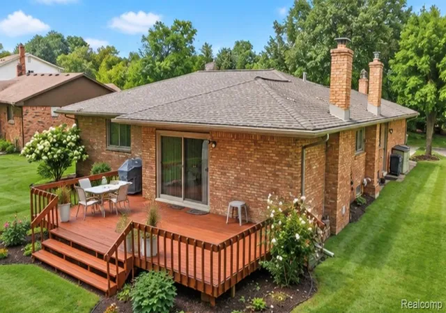 Photo 2 of Single family home for sale at 14482 Parklane St, Livonia, MI 48154 | MLS# 20261075314 | Listing updated on 2026-10-09
