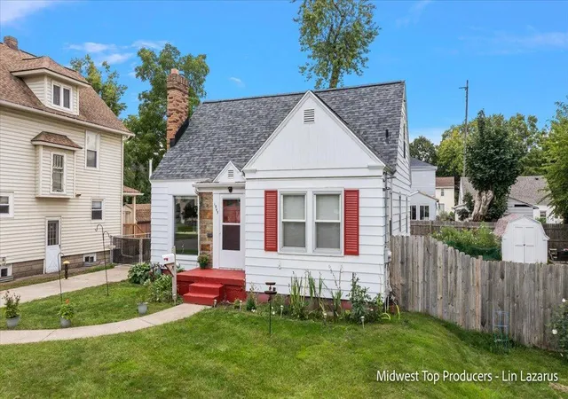 Photo 3 of Single family home for sale at 1945 Delwood Ave Sw, Wyoming, MI 49509 | MLS# 65026049636 | Listing updated on 2026-10-12