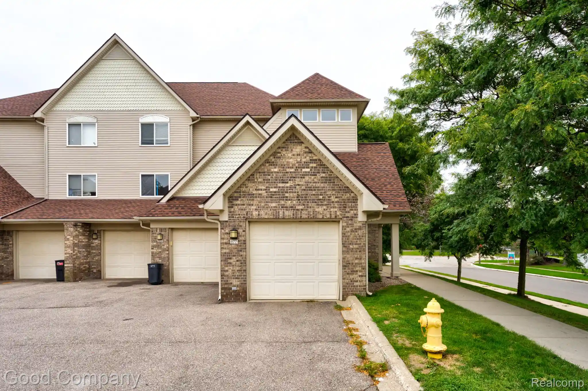 Listing Photo 1 - Condo for sale in 877 Brandon Ave located at 877 Brandon Ave, Pontiac, MI 48340 - Unit 877 Brandon Ave