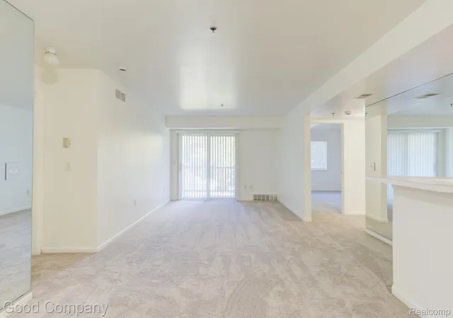Photo 2 of Condo for sale at 877 Brandon Ave, Pontiac, MI 48340 | MLS# 20261075333 | Listing updated on 2026-10-19