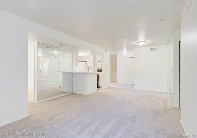 Listing Photo 4 - Condo for sale in building located at 877 Brandon Ave, Pontiac, MI 48340