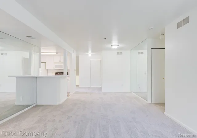 Listing Photo 5 - Condo for sale in building located at 877 Brandon Ave, Pontiac, MI 48340