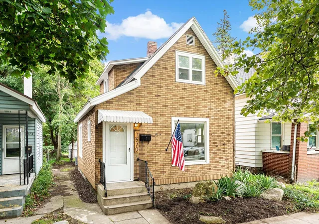 Photo 1 of Sale Pending at 1570 Quarry Ave Nw, Grand Rapids, MI 49504 | MLS# 65026049649 | Listing updated on 2026-10-12