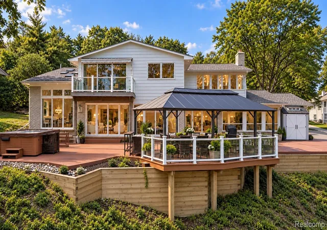 Photo 1 of Single family home for sale at 4282 Stoneleigh Rd, Bloomfield Hills, MI 48302 | MLS# 20261075348 | Listing updated on 2026-10-21
