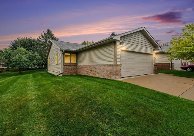 Photo 2 of Condo for sale at 905 Moore Dr, Chelsea, MI 48118 | MLS# 81026049670 | Listing updated on 2026-10-11