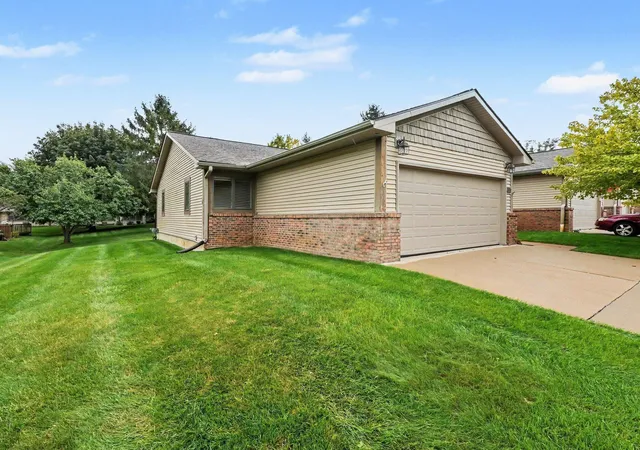 Photo 3 of Condo for sale at 905 Moore Dr, Chelsea, MI 48118 | MLS# 81026049670 | Listing updated on 2026-10-11