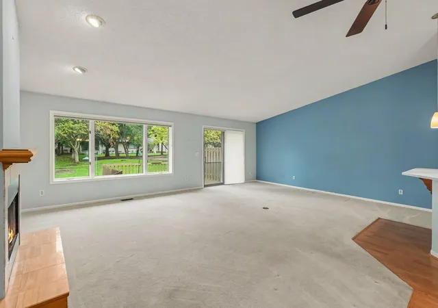 Listing Photo 5 - Condo for sale in building located at 905 Moore Dr, Chelsea, MI 48118