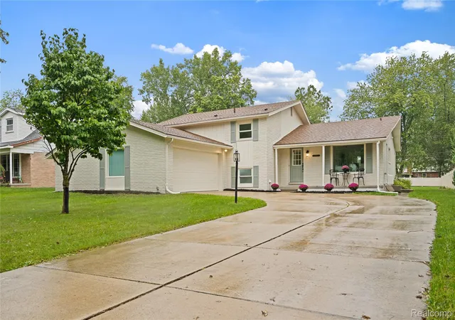 Photo 1 of Single family home for sale at 8240 Hampton Rd, Grosse Ile, MI 48138 | MLS# 20261075384 | Listing updated on 2026-10-18