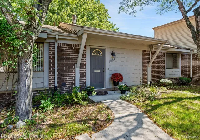 Condo for sale at 29764 Farmbrook Villa Ln, Southfield, MI 48034 | MLS# 20261075385