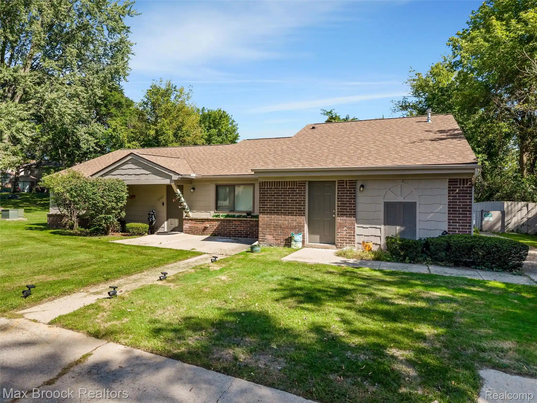 Listing Photo 31 - Condo for sale in 29764 Farmbrook Villa Ln located at 29764 Farmbrook Villa Ln, Southfield, MI 48034 - Unit 29764 Farmbrook Villa Ln