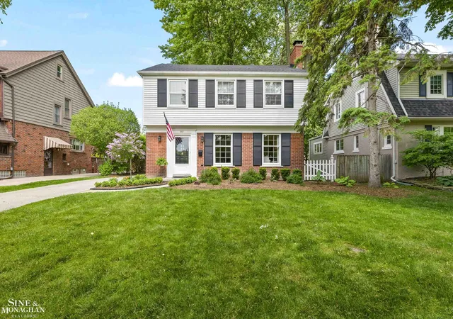 Photo 2 of Single family home for sale at 962 Lincoln Rd, Grosse Pointe, MI 48230 | MLS# 58050222176 | Listing updated on 2026-10-08