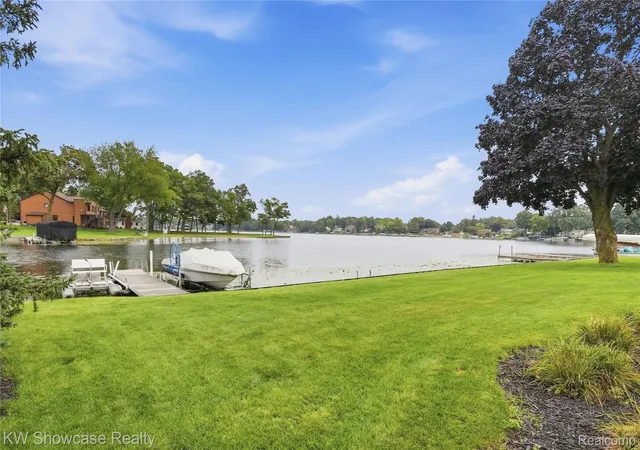 Photo 3 of Single family home for sale at 4614 Claudia Dr, Waterford, MI 48328 | MLS# 20261075415 | Listing updated on 2026-10-05