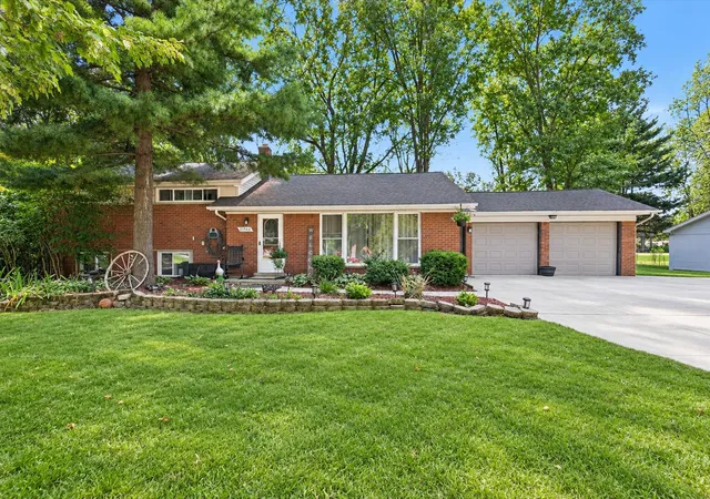 Photo 1 of Single family home for sale at 21940 Wendell St, Clinton Township, MI 48036 | MLS# 81026049709 | Listing updated on 2026-10-10