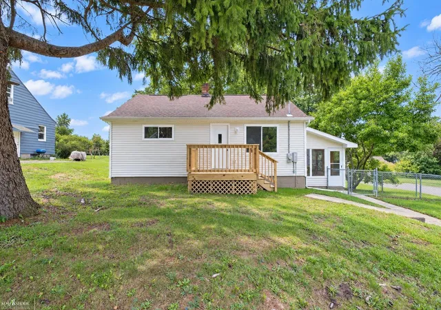 Photo 1 of Sale Pending at 1126 S Shiawassee St, Owosso, MI 48867 | MLS# 5050222192 | Listing updated on 2026-10-09