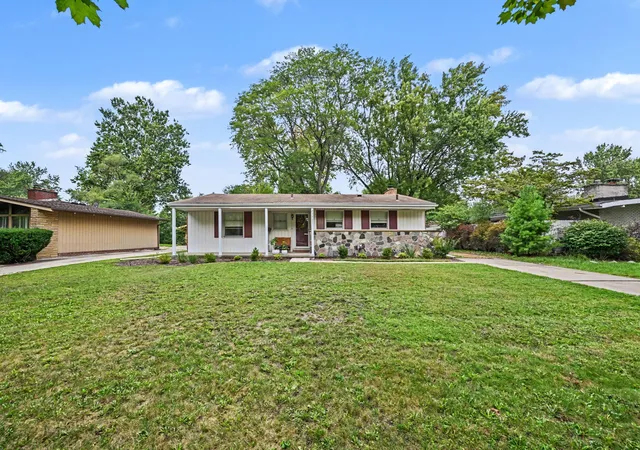 Photo 2 of Single family home for sale at 29567 Chelmsford Rd, Southfield, MI 48076 | MLS# 81026049740 | Listing updated on 2026-10-21