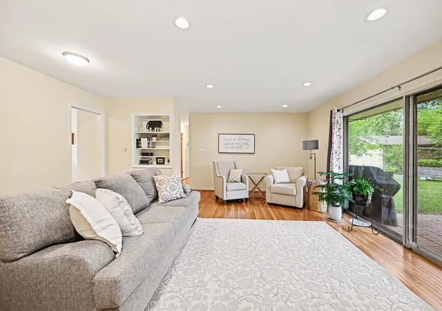 Photo 3 of Single family home for sale at 29567 Chelmsford Rd, Southfield, MI 48076 | MLS# 81026049740 | Listing updated on 2026-10-21