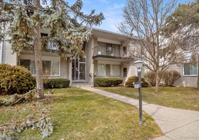 Photo 2 of Condo for sale at 8545 Kennedy Cir #3, Warren, MI 48093 | MLS# 20261075450 | Listing updated on 2026-10-09