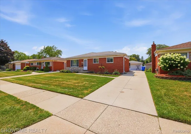Photo 3 of Single family home for sale at 14706 Murthum Ave, Warren, MI 48088 | MLS# 20261075458 | Listing updated on 2026-10-06