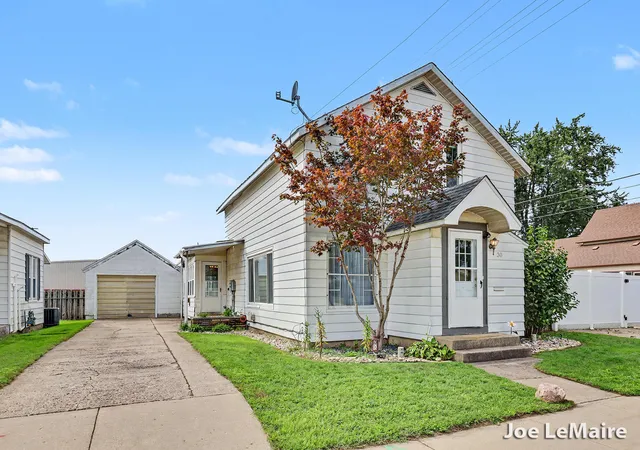 Photo 2 of Single family home for sale at 30 N Centennial St, Zeeland, MI 49464 | MLS# 65026049765 | Listing updated on 2026-10-09