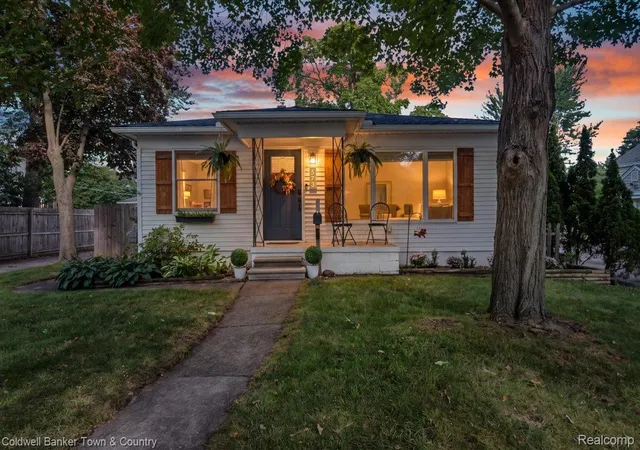 Photo 1 of Single family home for sale at 573 Parkland Blvd, Clawson, MI 48017 | MLS# 20261075517 | Listing updated on 2026-10-11