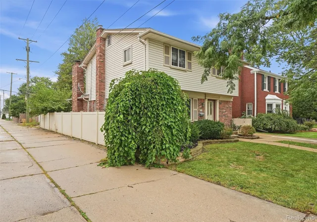 Photo 2 of Single family home for sale at 1890 21st Street, Wyandotte, MI 48192 | MLS# 20261075525 | Listing updated on 2026-10-17