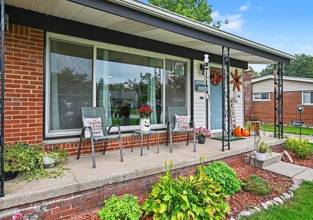 Photo 3 of Single family home for sale at 17663 Dolores St, Livonia, MI 48152 | MLS# 81026049784 | Listing updated on 2026-10-04