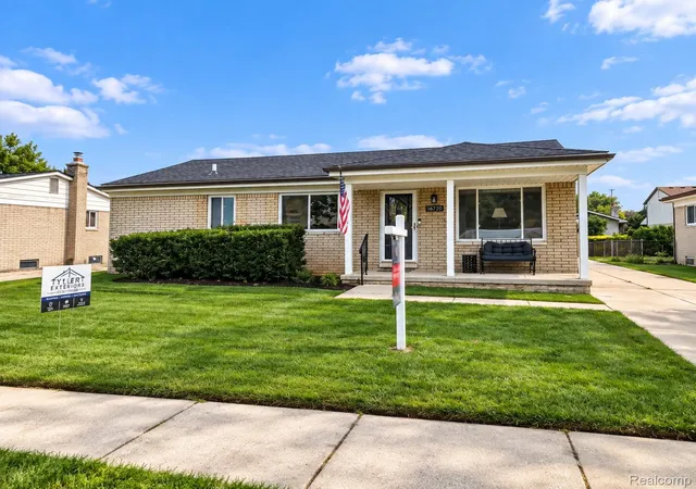 Photo 1 of Sale Pending at 15270 Cambridge Dr, Fraser, MI 48026 | MLS# 20261075532 | Listing updated on 2026-10-16