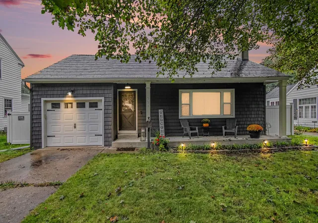 Single family home for sale at 724 Crescent Rd, Jackson, MI 49203 | MLS# 55026049829