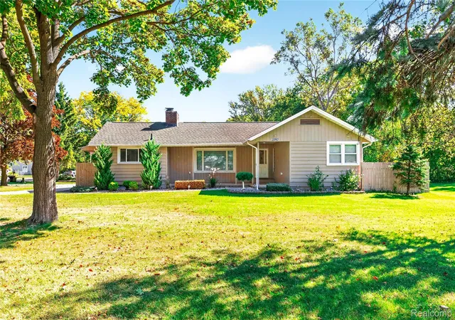 Photo 1 of Sale Pending at 21263 Meridian Rd, Grosse Ile, MI 48138 | MLS# 20261075587 | Listing updated on 2026-10-06
