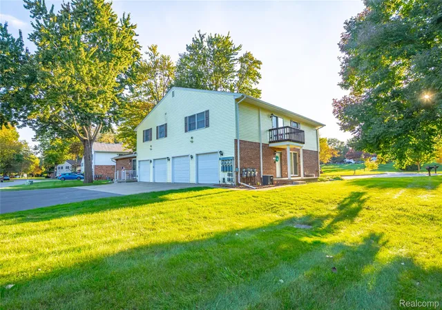 Photo 2 of Condo for sale at 3746 Ramblewood Dr, Port Huron, MI 48060 | MLS# 20261075588 | Listing updated on 2026-10-21
