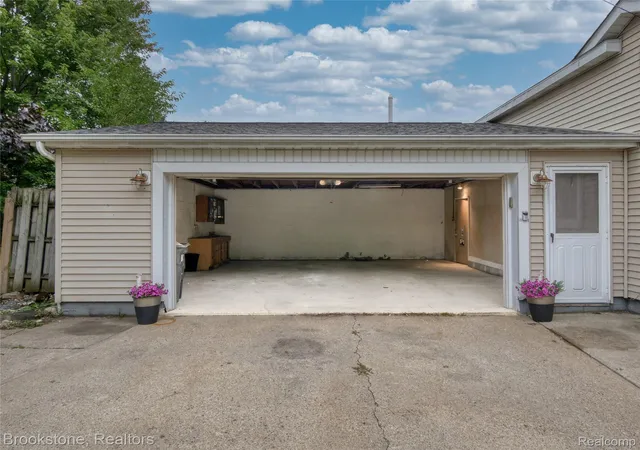 Photo 2 of Single family home for sale at 3023 Baker Hts, Grand Blanc, MI 48507 | MLS# 20261075617 | Listing updated on 2026-10-14