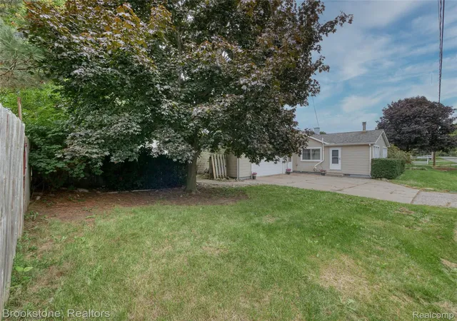 Photo 3 of Single family home for sale at 3023 Baker Hts, Grand Blanc, MI 48507 | MLS# 20261075617 | Listing updated on 2026-10-14