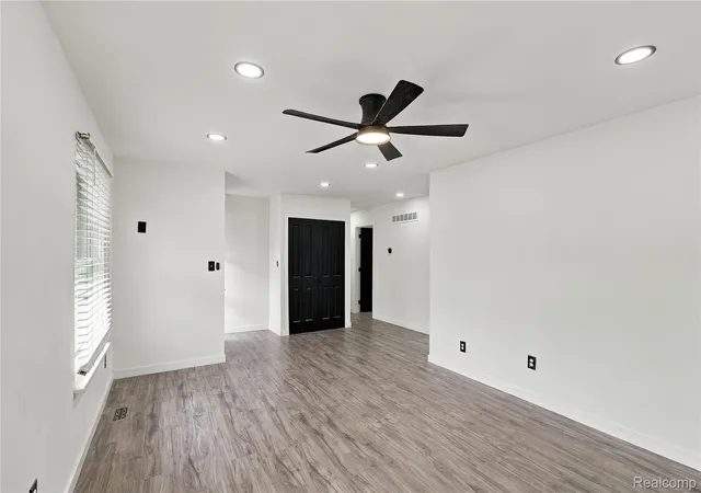 Photo 4 of Single family home for sale at 30142 Jamestown St, Romulus, MI 48174 | MLS# 20261075615 | Listing updated on 2026-10-17