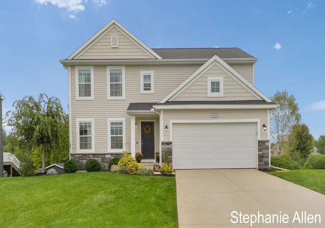 Photo 2 of Single family home for sale at 4266 Springhill Dr, Hudsonville, MI 49426 | MLS# 65026049852 | Listing updated on 2026-10-21