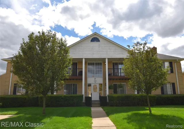 Photo 1 of Condo for sale at 11820 Seaton Dr #F6, Sterling Heights, MI 48312 | MLS# 20261075621 | Listing updated on 2026-10-11