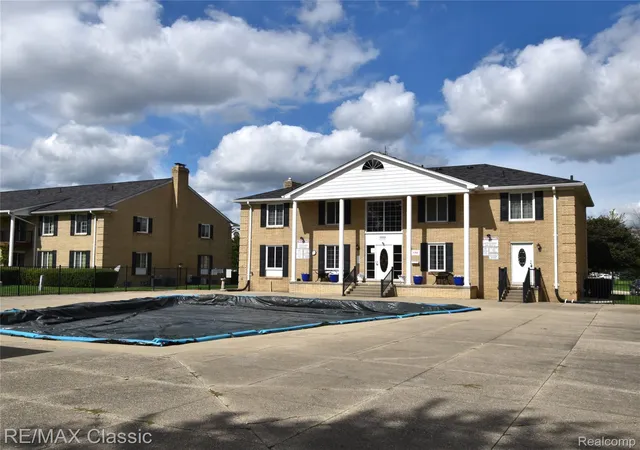 Photo 3 of Condo for sale at 11820 Seaton Dr #F6, Sterling Heights, MI 48312 | MLS# 20261075621 | Listing updated on 2026-10-11