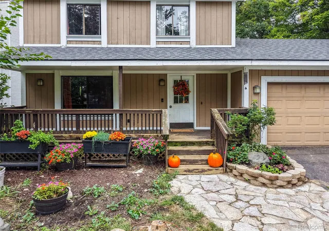Photo 3 of Single family home for sale at 1490 Midwood Dr, White Lake, MI 48386 | MLS# 20261075624 | Listing updated on 2026-10-16