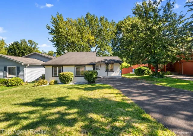 Photo 2 of Single family home for sale at 675 Woodingham Ave, Waterford, MI 48328 | MLS# 20261075626 | Listing updated on 2026-10-17